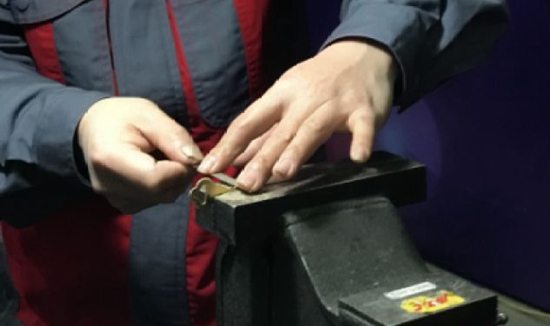 徒手配鑰匙、冰火焊鋼管……這些航天工匠們的超群技藝令人嘆服！