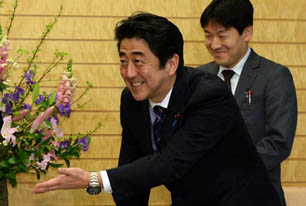 安倍，討來的達(dá)沃斯演講