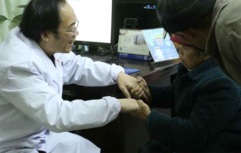 致敬偉大改革｜對話40年，講述身邊的健康故事（第三集）——有了新農(nóng)合，看病不再愁