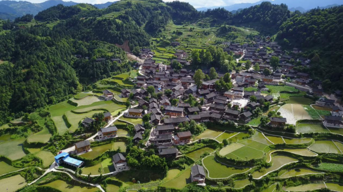 從貧困村到示范村，結(jié)對(duì)幫扶的“龍?zhí)翗颖?rdquo;是如何煉成的