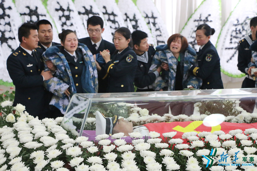 ↑資料圖片：張超烈士遺體告別儀式現(xiàn)場。