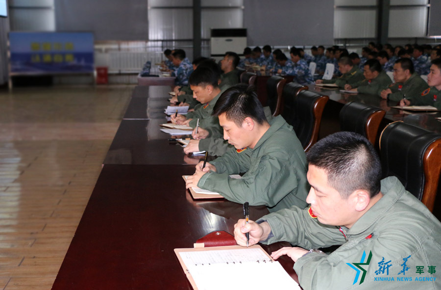↑資料圖片：張超參加部隊(duì)組織的《改革強(qiáng)軍主題教育》授課現(xiàn)場(chǎng)。