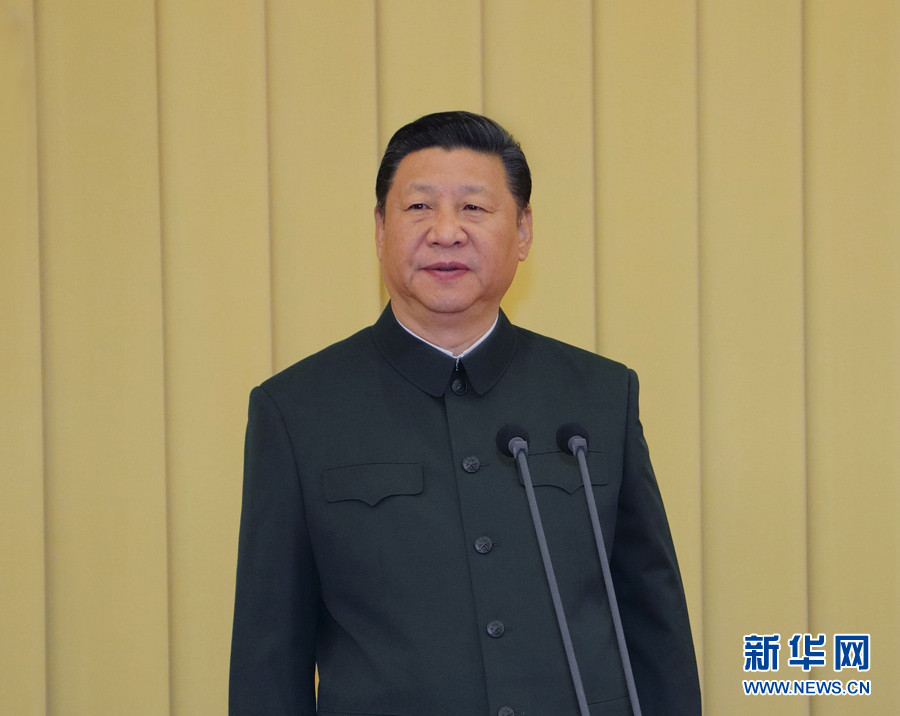 4月18日，中共中央總書記、國(guó)家主席、中央軍委主席習(xí)近平接見新調(diào)整組建軍級(jí)單位主官，并對(duì)各單位發(fā)布訓(xùn)令。這是習(xí)近平在發(fā)布訓(xùn)令。新華社記者 李剛 攝