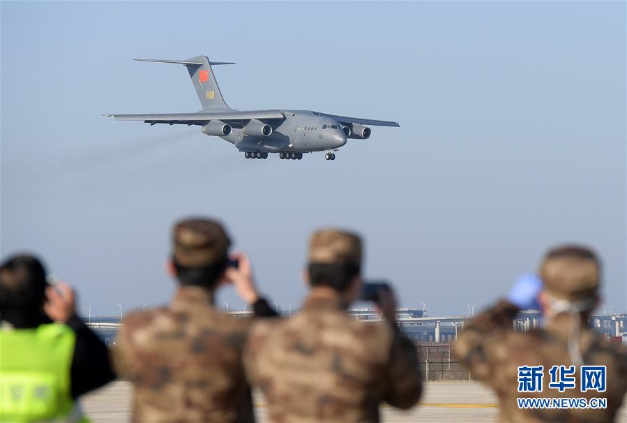 （聚焦疫情防控·圖文互動）（2）空軍第四次向武漢大規(guī)?？者\醫(yī)療隊員和物資