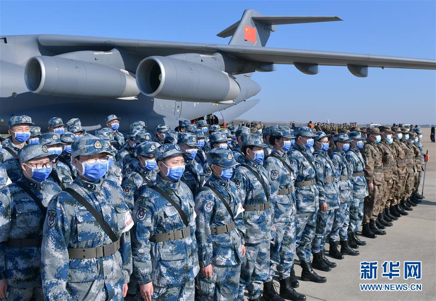 （聚焦疫情防控·圖文互動）（8）空軍第四次向武漢大規(guī)?？者\醫(yī)療隊員和物資