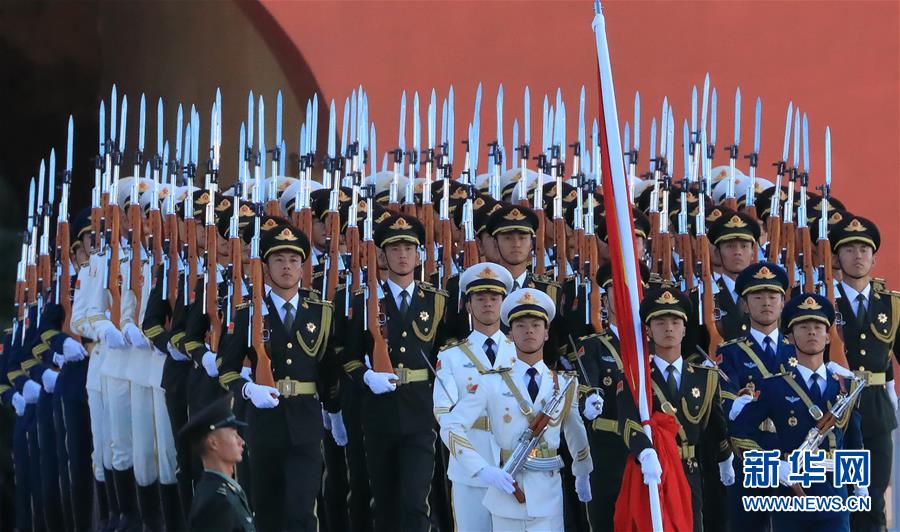（在習近平強軍思想指引下·我們在戰(zhàn)位報告·圖文互動）（1）護衛(wèi)國旗　重于生命——中國人民解放軍儀仗大隊國旗護衛(wèi)隊執(zhí)行國旗升降任務(wù)記事