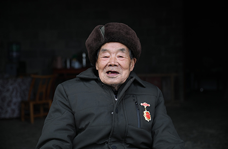 “死守陣地，決不能后退一寸”——記抗美援朝老兵黃忠茂