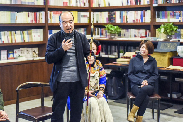 劉文濤：通過對每件兵器的復制，我們了解兵器造型與兵器制作的手藝，實現與古人的對話。