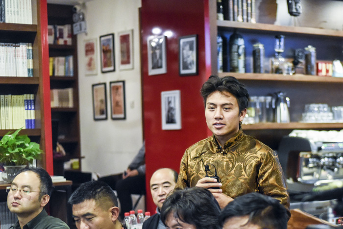 安久家族老八：我們的家族一直在做技藝的傳承，這是我們的使命，我們應(yīng)該承擔(dān)起來。希望能用我學(xué)到的知識(shí)，把我們家族的技藝推廣到更廣大的市場(chǎng)。