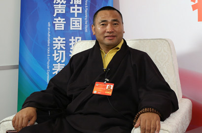 全國政協(xié)委員東寶仲巴·呼圖克圖做客新華網(wǎng)、中國政府網(wǎng)兩會(huì)訪談