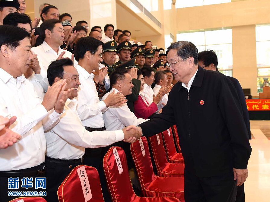9月28日，中共中央政治局常委、全國政協(xié)主席、中央代表團團長俞正聲率中央代表團部分成員赴祖國最西端的新疆克孜勒蘇柯爾克孜自治州看望慰問各族干部群眾。這是俞正聲接見克州有關負責同志、各界人士代表和援疆干部代表。新華社記者 饒愛民 攝