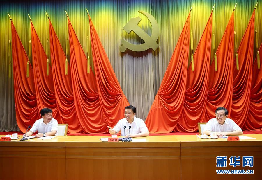 7月22日，中國(guó)科協(xié)和中央黨校聯(lián)合舉辦的科技領(lǐng)軍人才專題研修班在北京結(jié)業(yè)，中共中央政治局委員、國(guó)家副主席李源潮出席結(jié)業(yè)式并講話。新華社記者丁海濤攝