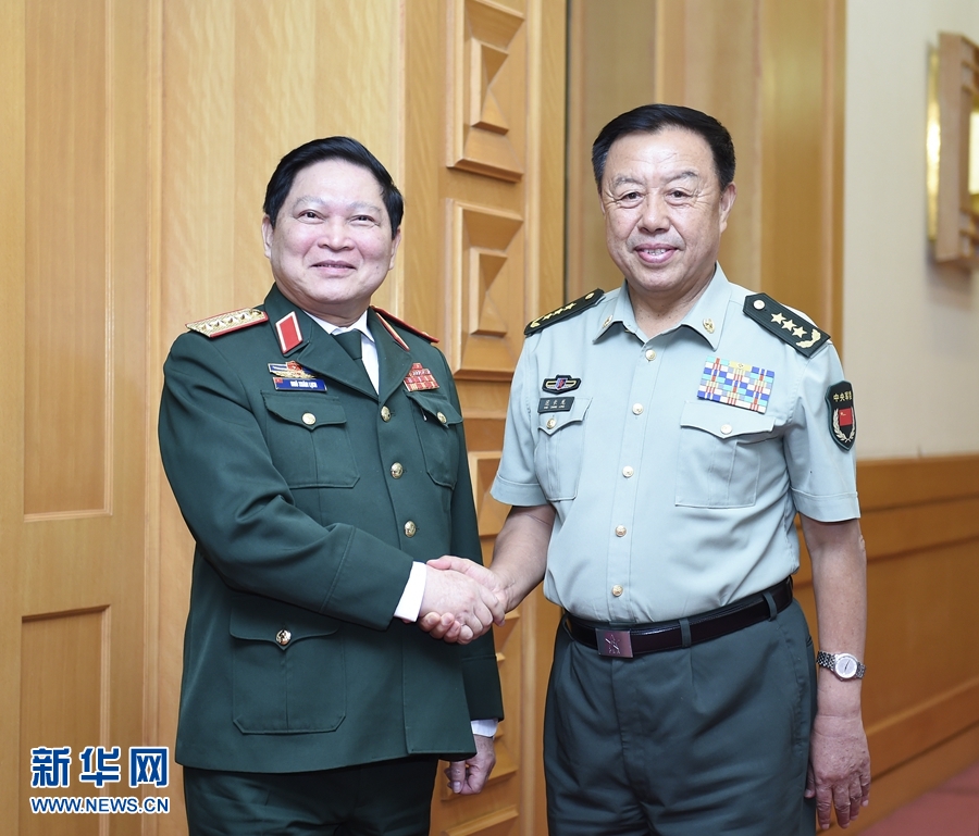 8月29日，中共中央政治局委員、中央軍委副主席范長龍在北京會見越南共產(chǎn)黨中央政治局委員、國防部長吳春歷。 新華社記者張領(lǐng)攝