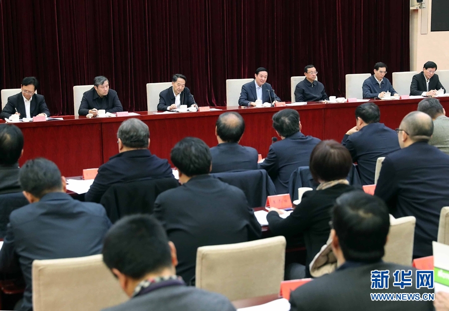 12月10日，中宣部在北京召開學(xué)習(xí)貫徹習(xí)近平總書記在中國文聯(lián)十大、中國作協(xié)九大開幕式上和會見中國記協(xié)第九屆理事會代表時(shí)重要講話精神座談會。中共中央政治局委員、中央書記處書記、中宣部部長劉奇葆出席會議并講話。新華社記者 劉衛(wèi)兵 攝 