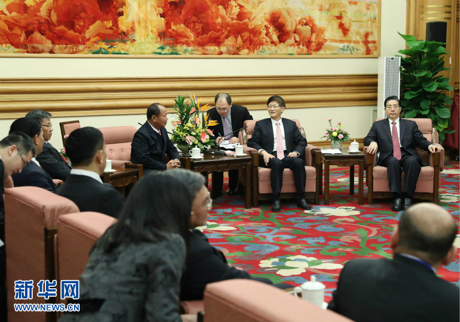 12月27日，中共中央政治局委員、中央政法委書記孟建柱在北京集體會(huì)見出席湄公河流域執(zhí)法安全合作機(jī)制成立五周年部長級會(huì)議的各國代表團(tuán)團(tuán)長。新華社記者 王曄 攝 