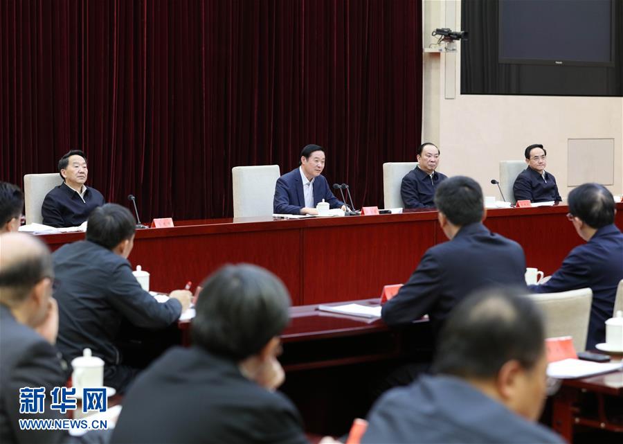  2月17日，在習(xí)近平總書記主持召開黨的新聞輿論工作座談會并發(fā)表重要講話一周年之際，中宣部在北京召開2017年新聞戰(zhàn)線“新春走基層”活動(dòng)座談會。中共中央政治局委員、中央書記處書記、中宣部部長劉奇葆出席會議并講話。新華社記者 王曄 攝
