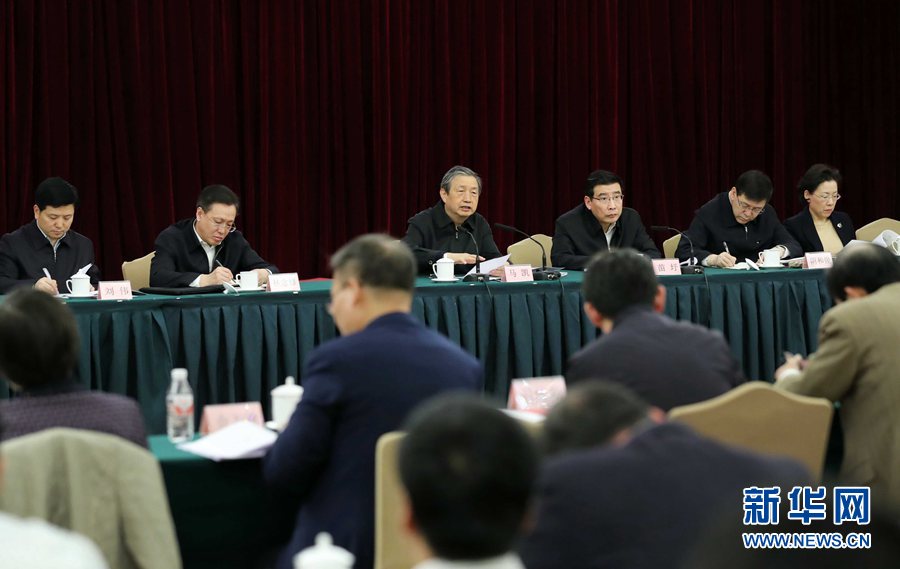 2月28日，國(guó)家新材料產(chǎn)業(yè)發(fā)展專(zhuān)家咨詢(xún)委員會(huì)成立大會(huì)在北京召開(kāi)。中共中央政治局委員、國(guó)務(wù)院副總理、國(guó)家新材料產(chǎn)業(yè)發(fā)展領(lǐng)導(dǎo)小組組長(zhǎng)馬凱出席會(huì)議并講話。新華社記者劉衛(wèi)兵攝 