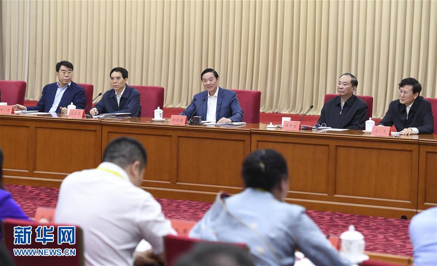 5月18日，中共中央政治局委員、中央書記處書記、中宣部部長(zhǎng)劉奇葆在北京出席紀(jì)念新華書店成立80周年座談會(huì)并講話。 新華社記者 張領(lǐng) 攝