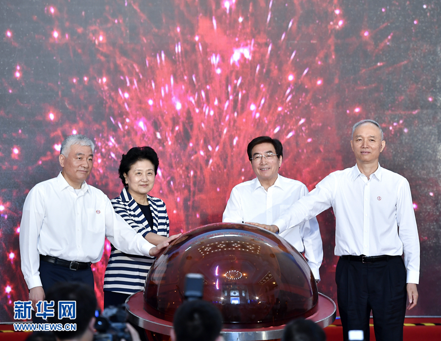 5月20日，中共中央政治局委員、國(guó)務(wù)院副總理劉延?xùn)|，中共中央政治局委員、中共北京市委書記郭金龍?jiān)诒本┏鱿?017年全國(guó)科技活動(dòng)周暨北京科技周現(xiàn)場(chǎng)活動(dòng)。劉延?xùn)|宣布2017年全國(guó)科技活動(dòng)周暨北京科技周啟動(dòng)。新華社記者 燕雁 攝