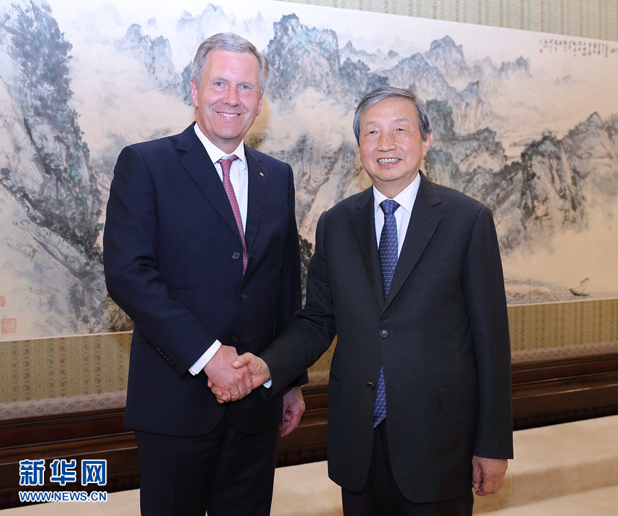 6月13日，國務(wù)院副總理馬凱在北京中南海紫光閣會(huì)見德國前總統(tǒng)、全球中小企業(yè)聯(lián)盟全球主席武爾夫。 新華社記者 王曄 攝 