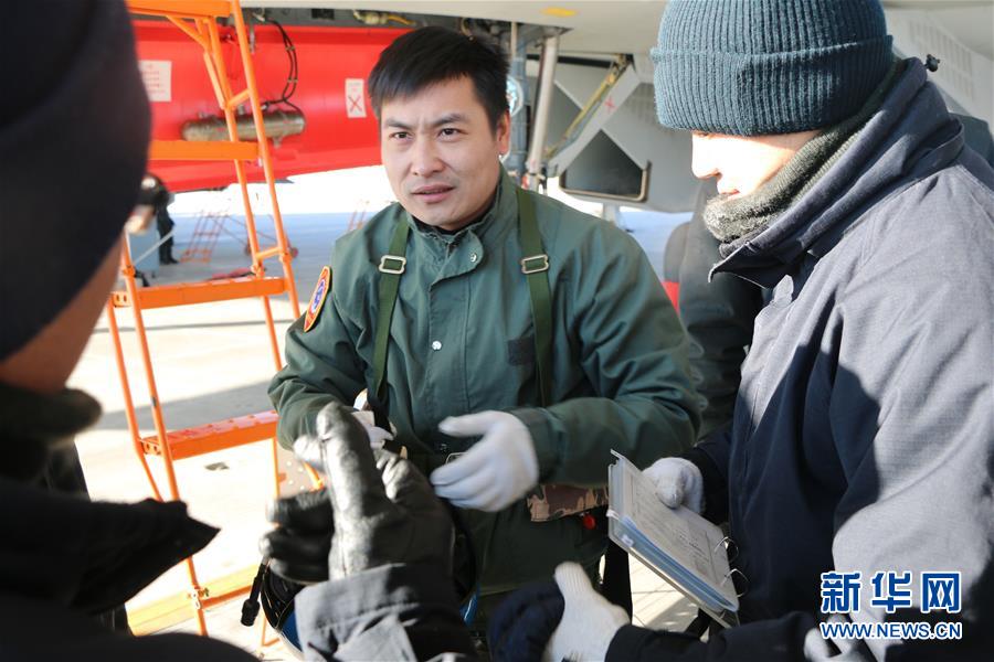 （建軍90周年·英雄·圖文互動）（2）聽，渤海灣有風吹過來——追記海軍某艦載航空兵部隊一級飛行員張超