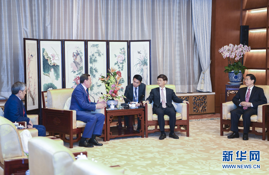 9月26日，中共中央政治局委員、中央政法委書記孟建柱在北京會見來華出席國際刑警組織第86屆全體大會的哈薩克斯坦內務部長卡西莫夫。國務委員、公安部部長郭聲琨參加有關會見。新華社記者 張領 攝