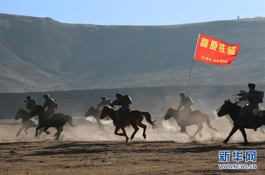 （新華全媒頭條·圖文互動）（14）備戰(zhàn)踏上新起點，練兵展現(xiàn)新氣象——2018中國軍隊新年開訓(xùn)全景大掃描