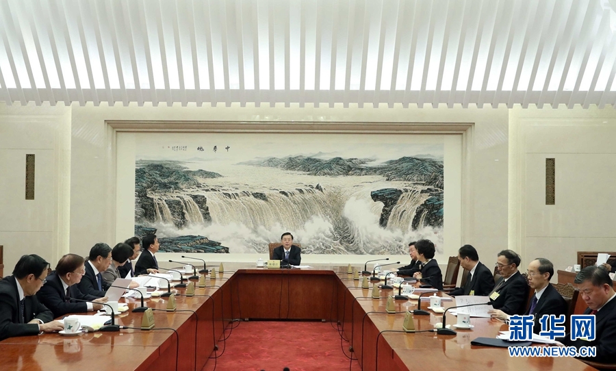 2月23日，十二屆全國人大常委會第一百一十三次委員長會議在北京人民大會堂舉行，張德江委員長主持。 新華社記者 劉衛(wèi)兵 攝