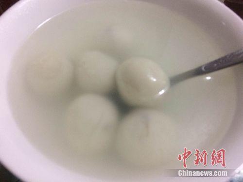 資料圖：湯圓煮制后，表面比元宵光滑，湯水相對清澈。 <a target='_blank'  ><p  align=
