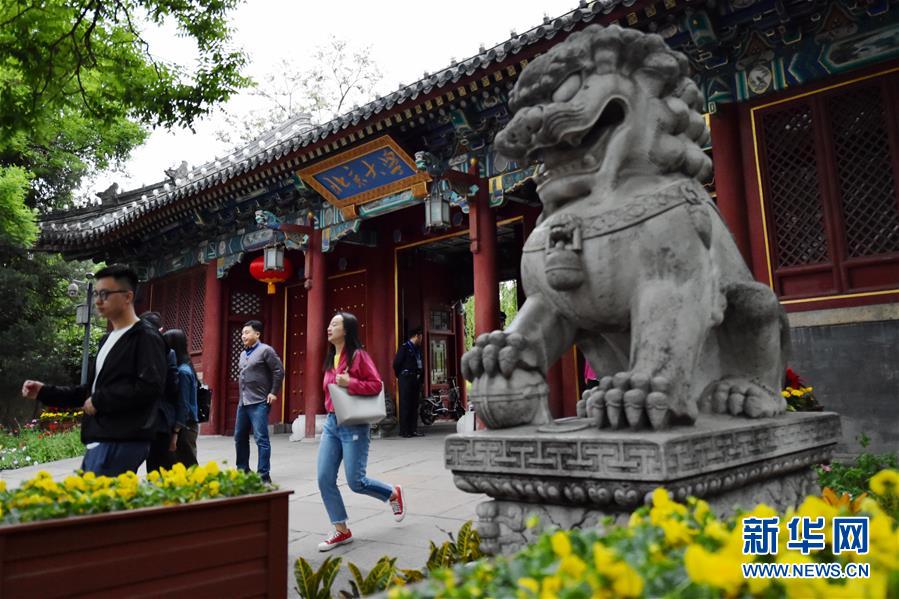 （新華全媒頭條·圖文互動(dòng)）（1）扎根人民、奉獻(xiàn)國(guó)家——習(xí)近平總書(shū)記的考察在北大師生中引起熱烈反響 