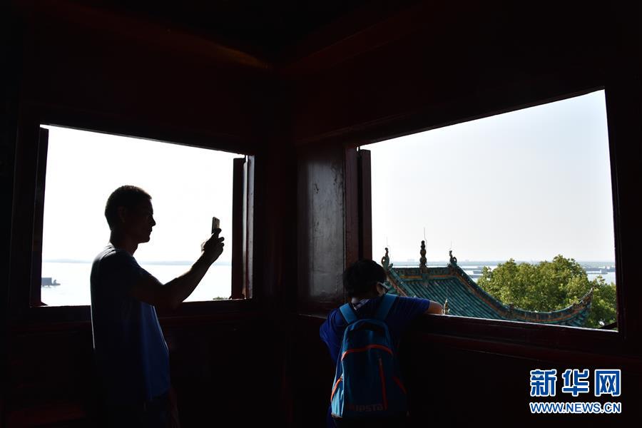 （大江奔流——來(lái)自長(zhǎng)江經(jīng)濟(jì)帶的報(bào)道·圖文互動(dòng)）（1）登岳陽(yáng)樓，又見“浩浩湯湯”