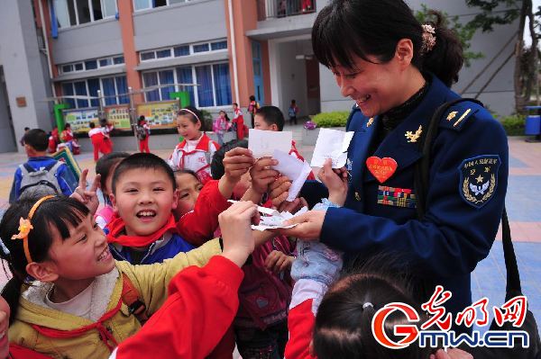 【我和軍隊的不解之緣】“先是軍人，才是媽媽”
