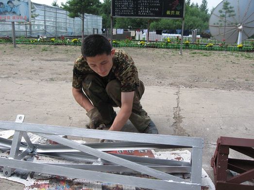 【網(wǎng)絡媒體國防行】軍中小能手！漠河雷達站里，別樣軍旅文化生活讓人“驚艷”