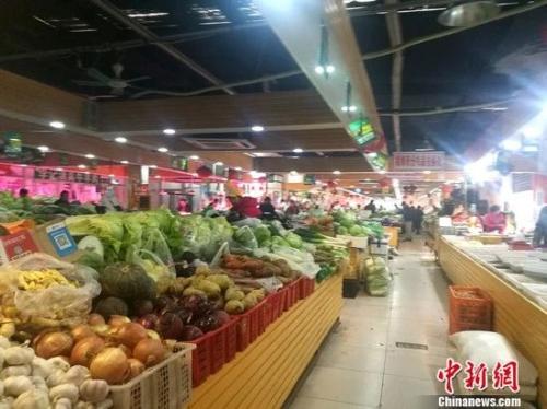 資料圖：圖為北京一家菜市場(chǎng)內(nèi)景。 謝藝觀 攝