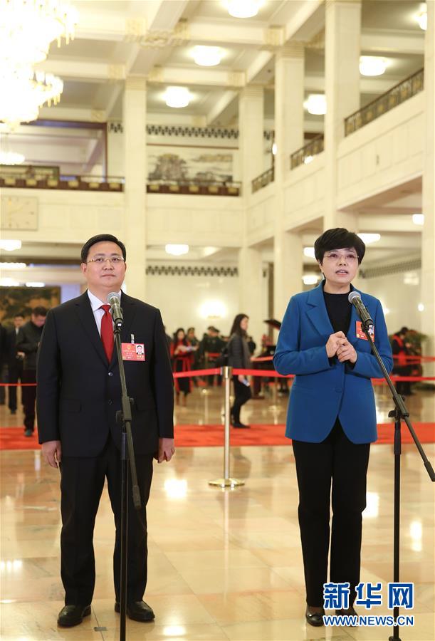 （兩會(huì)·XHDW）（2）全國(guó)人大代表接受采訪(fǎng)