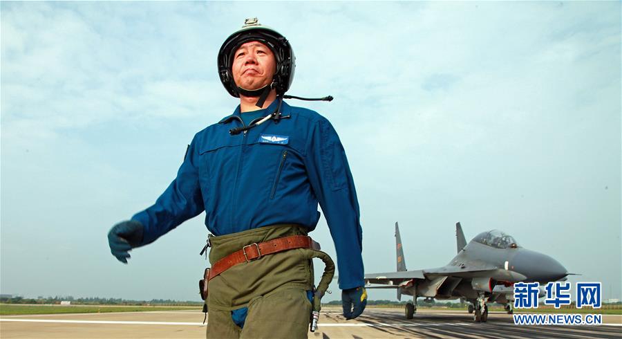 （新華全媒頭條·圖文互動(dòng)）（1）戰(zhàn)鷹，為祖國(guó)奮飛——記空軍航空兵某旅旅長(zhǎng)、特級(jí)飛行員郝井文