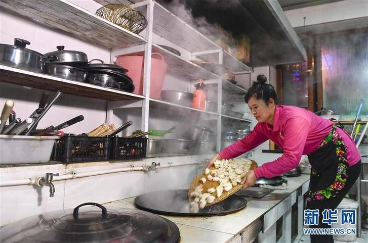 （在習近平新時代中國特色社會主義思想指引下——新時代新作為新篇章·圖文互動）（6）三年，從無名小屯到聲名遠播——這個“雪鄉(xiāng)”是如何做到的？