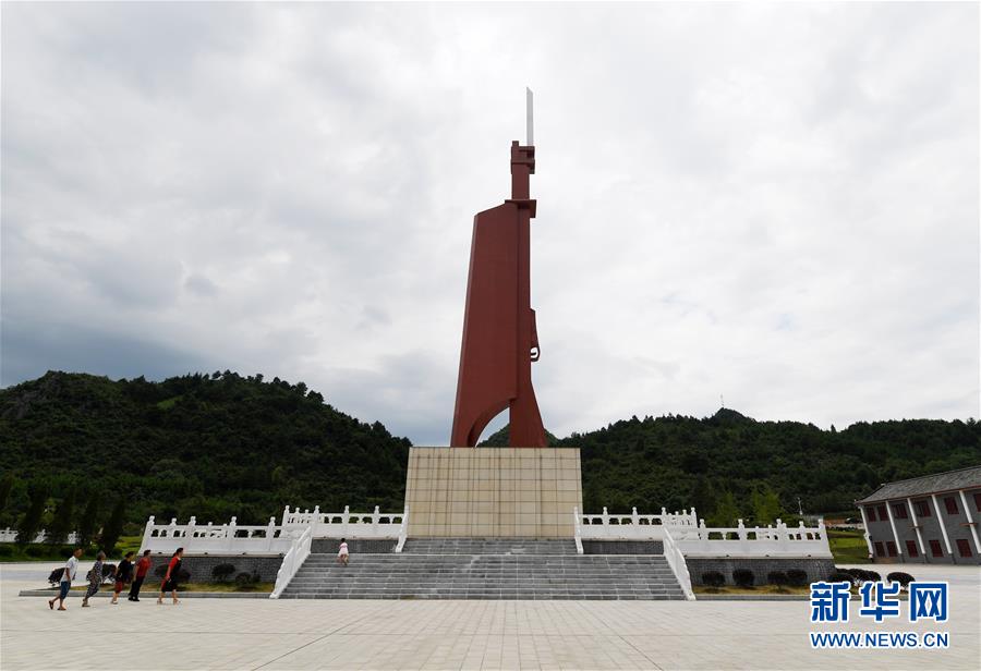 （壯麗70年·奮斗新時(shí)代——記者再走長征路·圖文互動(dòng)）（2）他們，找到了3000多個(gè)紅軍烈士的名字
