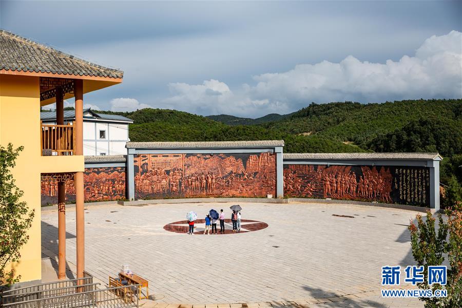 （新華全媒頭條·壯麗70年·奮斗新時(shí)代——記者再走長征路·圖文互動(dòng)）（2）前進(jìn)，向著光明的方向——尋訪金沙江畔紅色印記