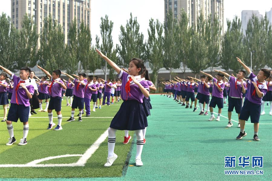 （體育·圖文互動）（1）（在習(xí)近平新時(shí)代中國特色社會主義思想指引下——新時(shí)代新作為新篇章·總書記關(guān)心的百姓身邊事）奔跑吧，少年！——體育讓孩子們插上強(qiáng)壯的翅膀（配本社同題文字稿）