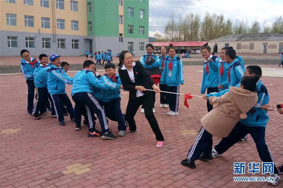（不忘初心、牢記使命·圖文互動）（3）鄉(xiāng)村教師袁艷敏：點亮山區(qū)孩子的夢