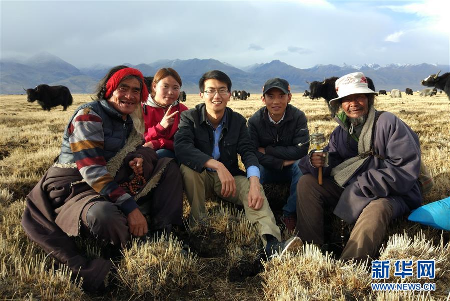 （在習近平新時代中國特色社會主義思想指引下——新時代新作為新篇章·總書記關心的百姓身邊事·圖文互動)（1）“我走進大山，是為了讓你走出大山”——大學生支教故事