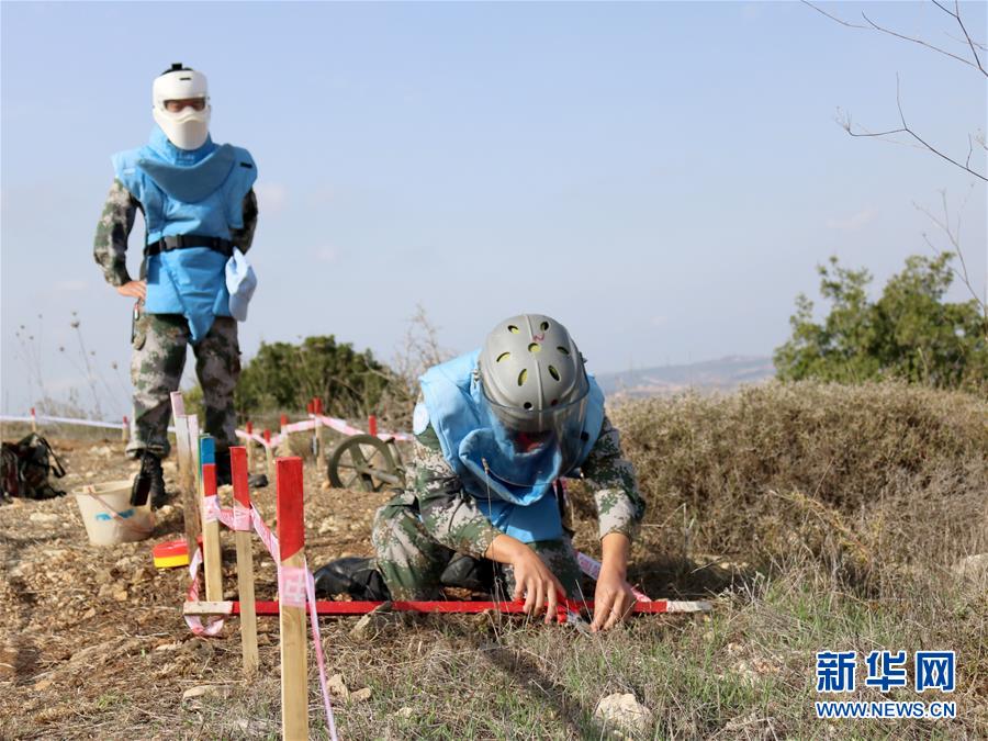 （新華全媒頭條·圖文互動(dòng)）（12）沿著中國特色強(qiáng)軍之路闊步前進(jìn)——黨中央、中央軍委領(lǐng)導(dǎo)推進(jìn)國防和軍隊(duì)建設(shè)70年紀(jì)實(shí)