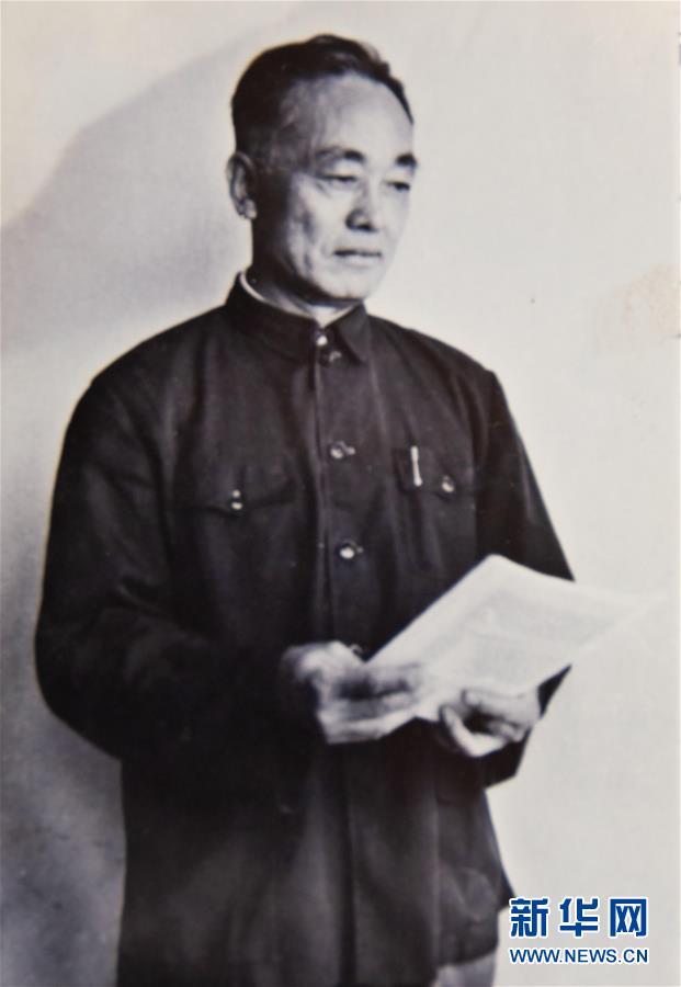（新華全媒頭條·圖文互動(dòng)）（3）滄海橫流 信仰彌堅(jiān)——記共產(chǎn)黨員、湘潭大學(xué)九旬教授滄南