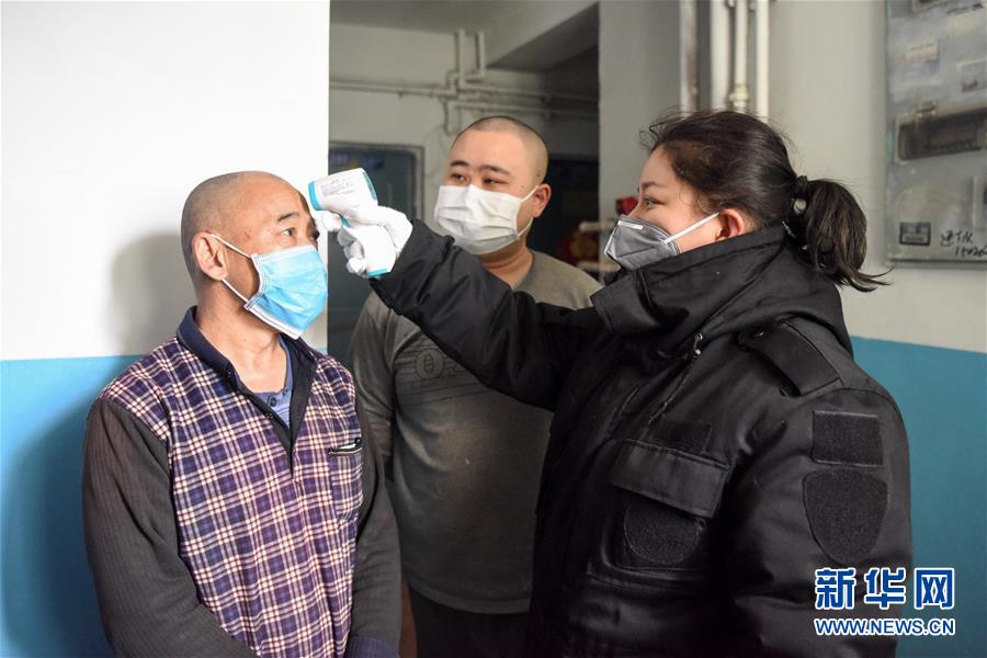 （聚焦疫情防控·圖文互動）（4）“我們多跑跑，居民更安全”——直擊新疆基層社區(qū)疫情防控