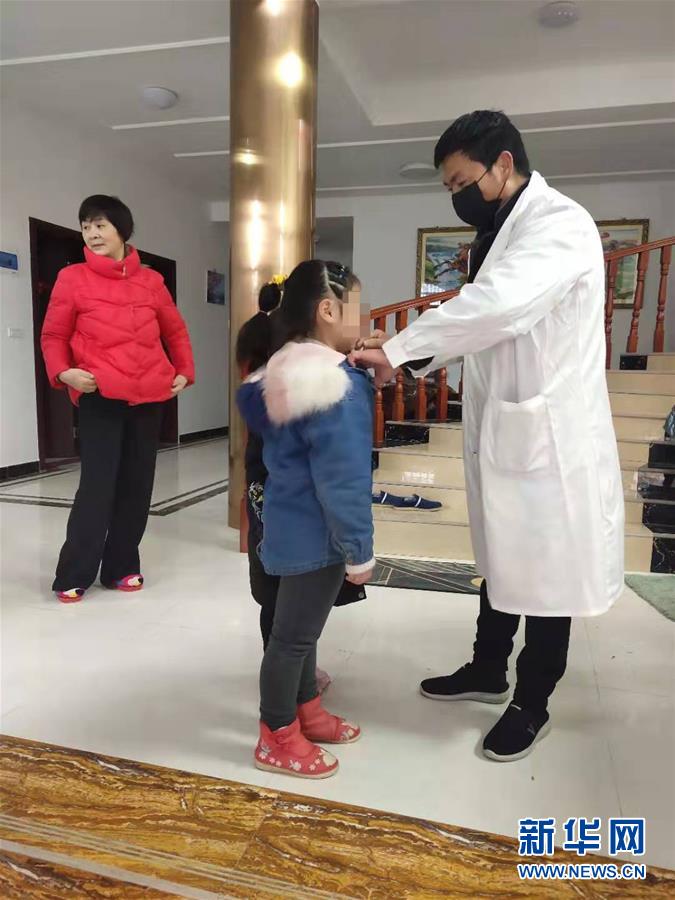 （聚焦疫情防控·圖文互動）（3）從武漢返鄉(xiāng)的一家人：“鄰里情割不斷，自行隔離是義務(wù)”