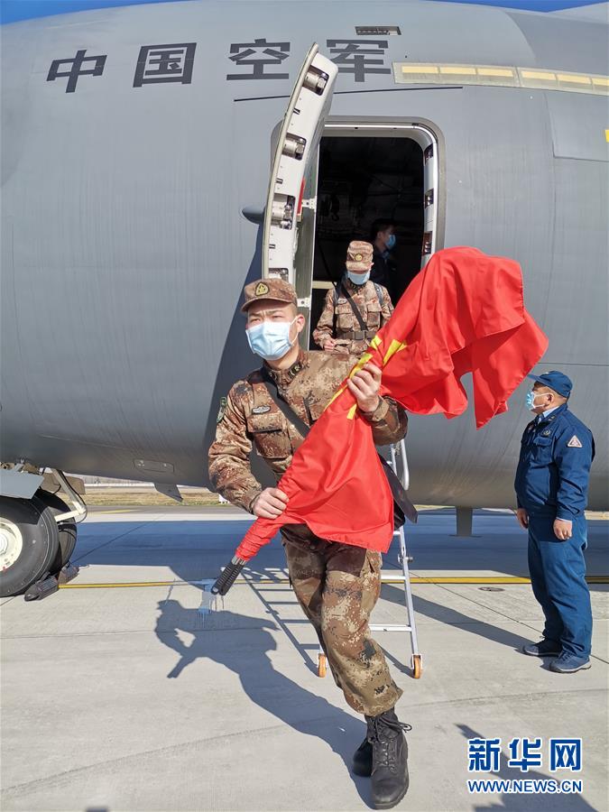 （聚焦疫情防控·圖文互動）（5）空軍第四次向武漢大規(guī)?？者\醫(yī)療隊員和物資