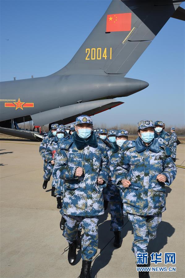 （聚焦疫情防控·圖文互動）（14）空軍第四次向武漢大規(guī)?？者\醫(yī)療隊員和物資