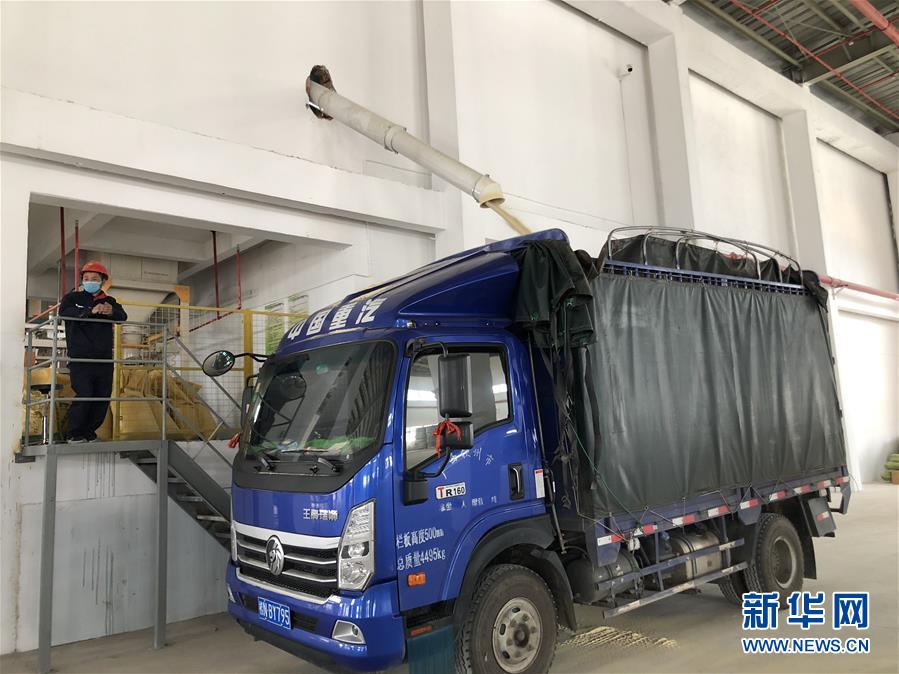 （圖文互動(dòng)）（5）抓好防疫保暢，還管司機(jī)吃飯——廣西欽州保稅港區(qū)服務(wù)企業(yè)復(fù)工見(jiàn)聞