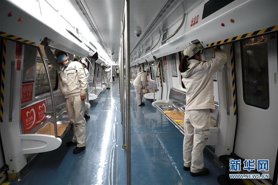 （圖文互動）（3）吃粉擼串，商圈“打卡”，動車出廠——湖南“標簽”復蘇記